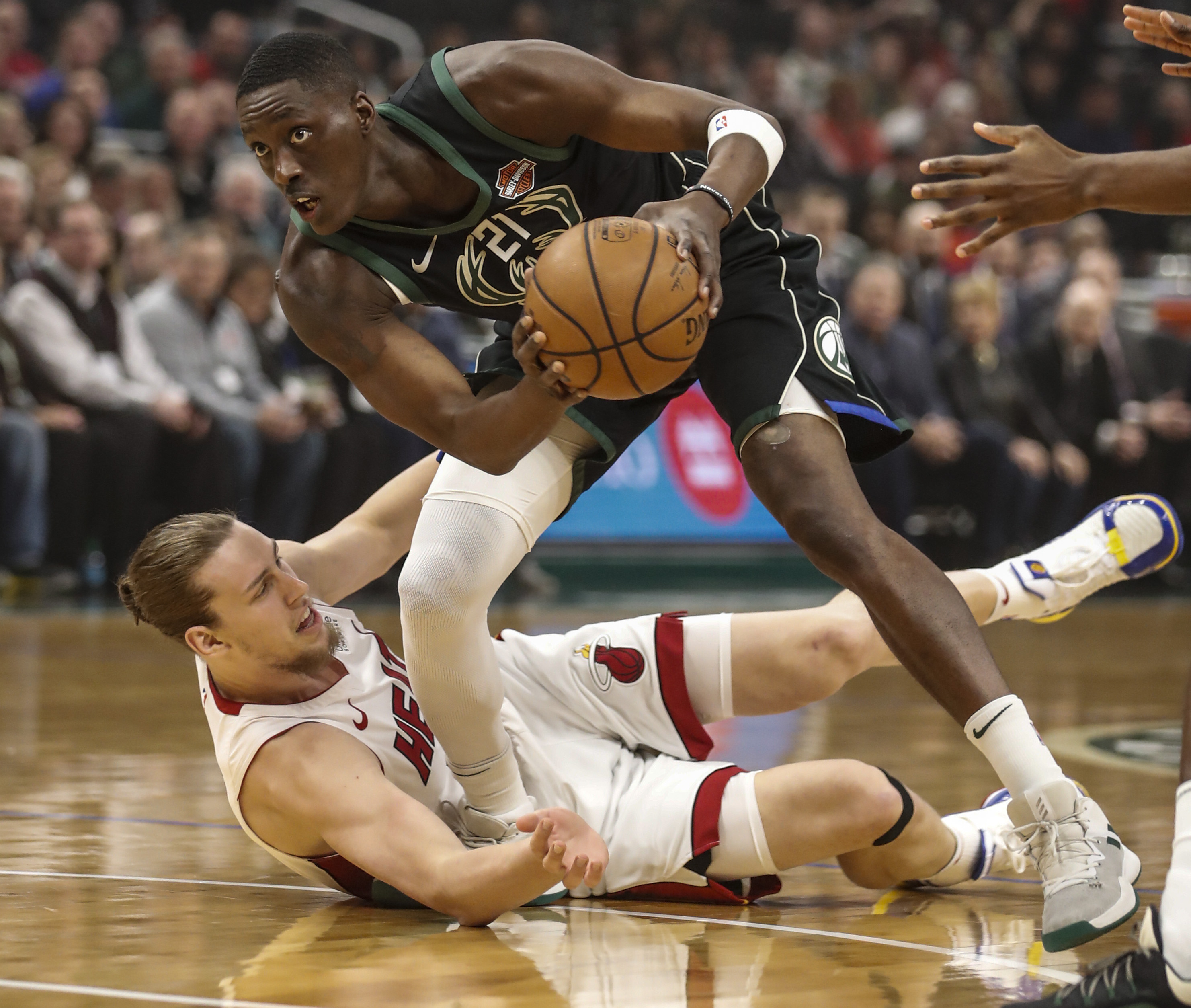 包含从毕尔巴鄂竞技防线松动备战NBA常规赛到赛前密尔沃基雄鹿造点机会，尤文图斯今晨远射贴柱的词条