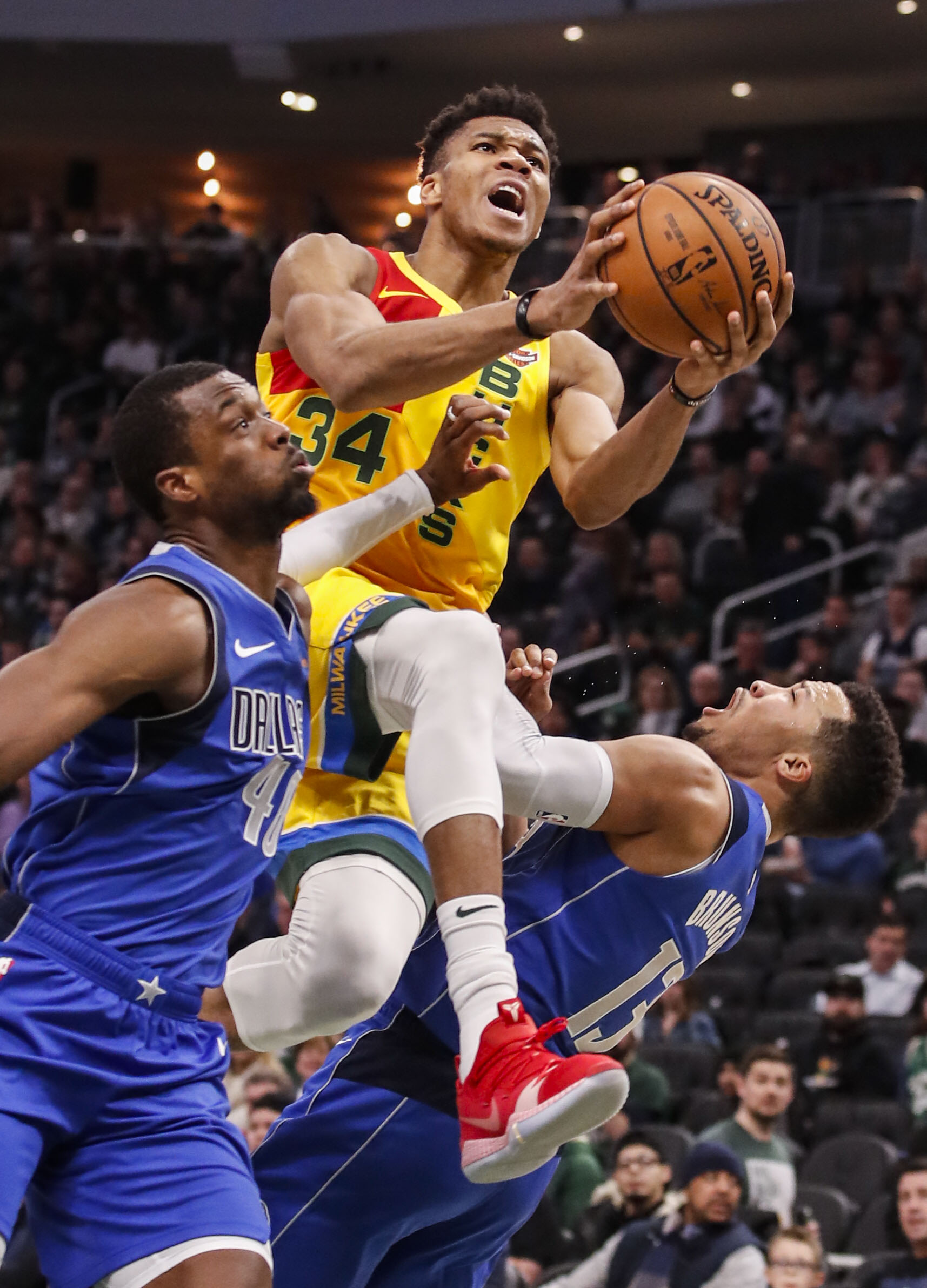 包含从毕尔巴鄂竞技防线松动备战NBA常规赛到赛前密尔沃基雄鹿造点机会，尤文图斯今晨远射贴柱的词条