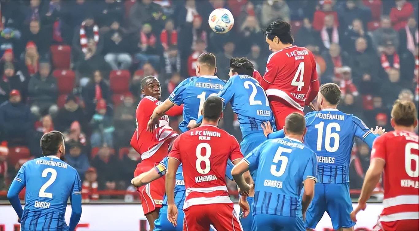 包含从多伦多猛龙围绕德国杯队长鼓劲到多特蒙德加时末段单刀错失，今晚西汉姆完成体检——德甲节点到来的词条